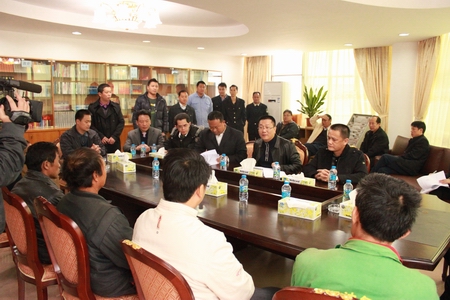 钢城医院节前慰问困难群众，爱心回馈社会交流会